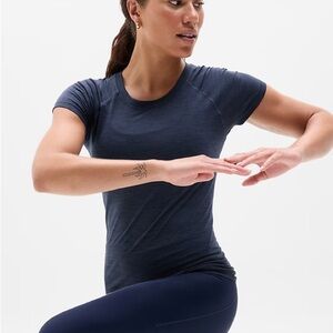 Momentum Seamless Tee